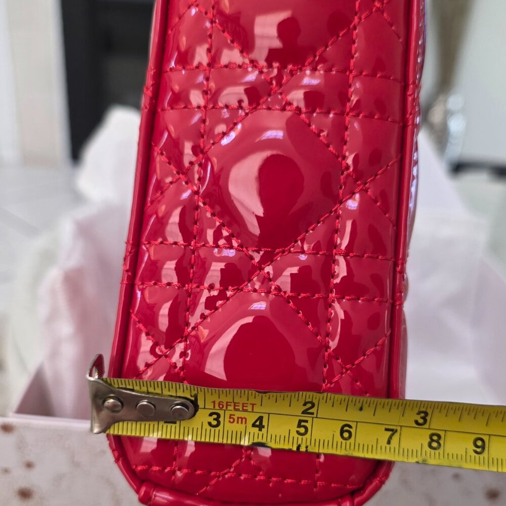 Red crossbody gift ๐ ๐ฅ - Picture 5 of 6
